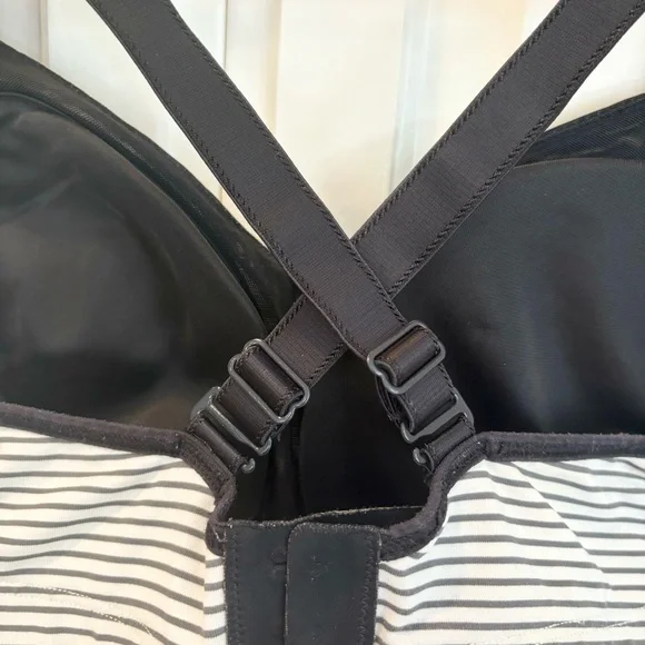 Lululemon Ta Ta Tamer II Hyper Stripe Angel Wing / Black 34C - Picture 6 of 12